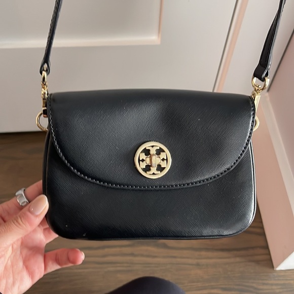 Adjustable Tory Burch cross body bag! - Picture 2 of 4